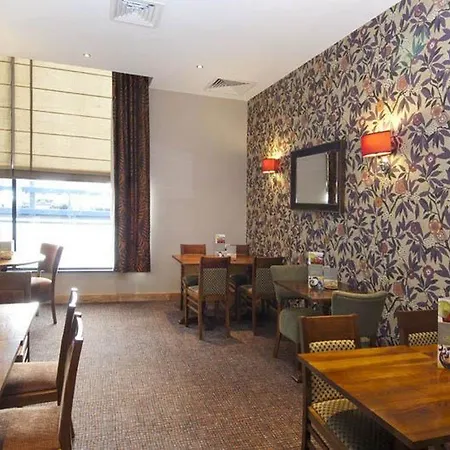 Premier Inn Manchester City Hotel 3*