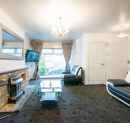 Luxury Four-bedroom House *