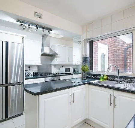 Luxury Four-bedroom House Kwatera prywatna Manchester