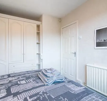 Luxury Four-bedroom House Manchester