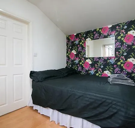 Luxury Four-bedroom House Manchester