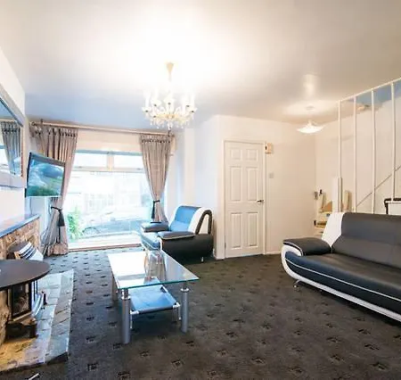 Luxury Four-bedroom House *