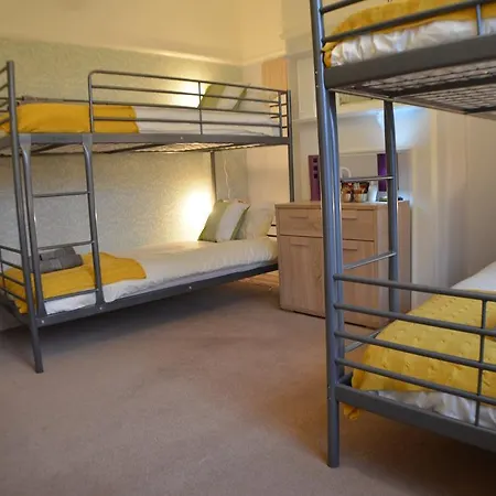 Pensión Sandy House *