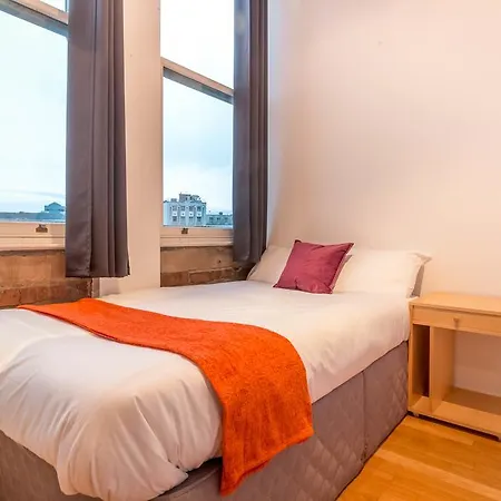 Elegant City Centre Apartment *