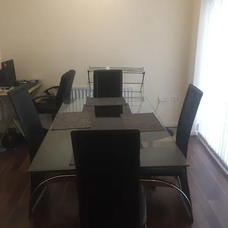 Falconwood Apartment *