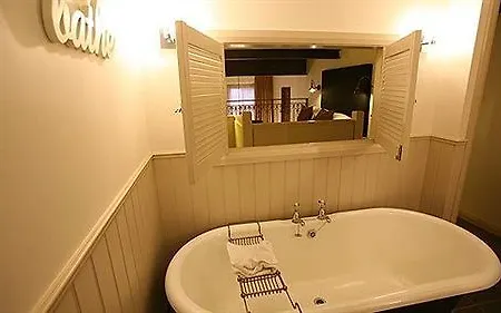 Great John Street Hotel