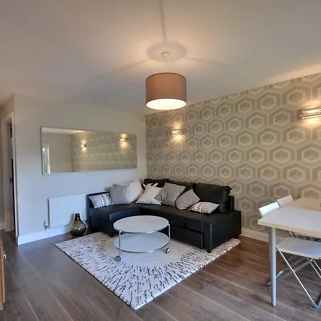 The Garden Apartment, Near Airport & *