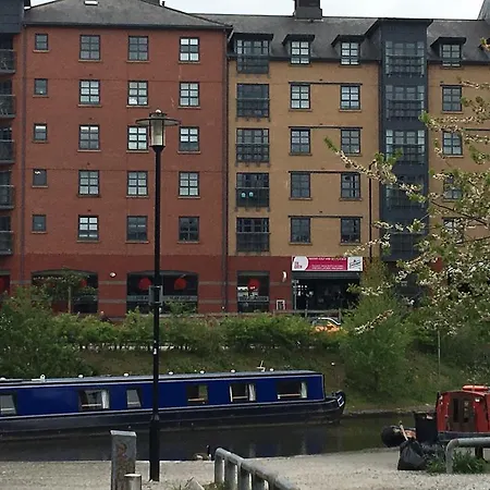 In The Heart Of The City With Parking Near Piccadilly Manchester