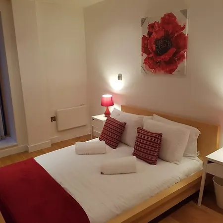 In The Heart Of The City With Parking Near Piccadilly Apartment