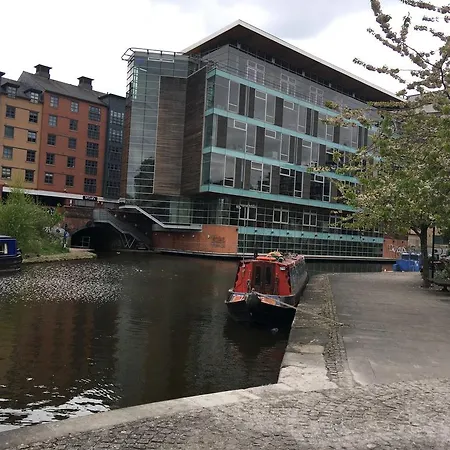 In The Heart Of The City With Parking Near Piccadilly