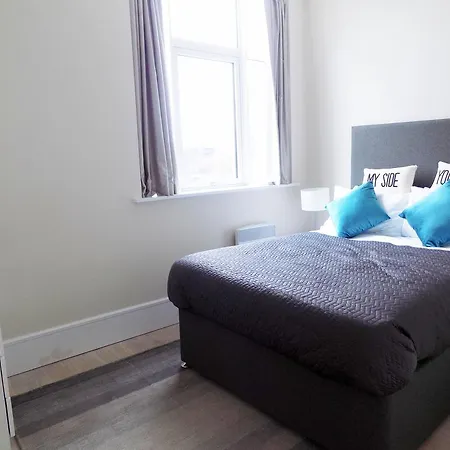 Expressbnb - Large Close To City Centre & Media City