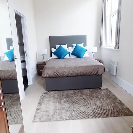 Expressbnb - Large Close To City Centre & Media City Apartment