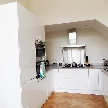 Expressbnb - Large Close To City Centre & Media City