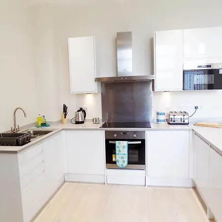 Expressbnb - Large Close To City Centre & Media City Apartment *