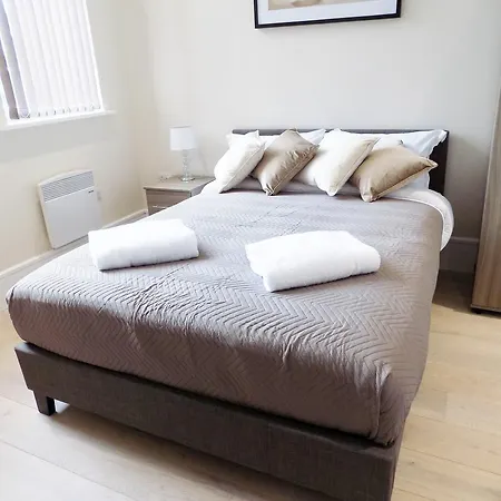 Expressbnb - Large Close To City Centre & Media City Apartment