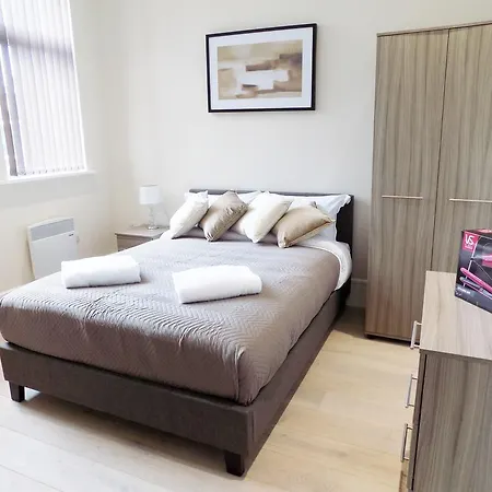 Expressbnb - Large Close To City Centre & Media City