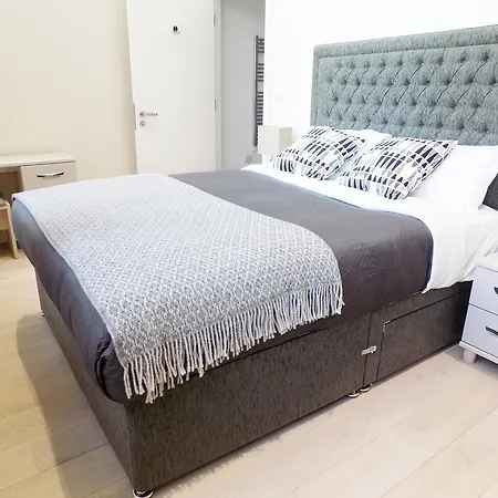 Expressbnb - Large Close To City Centre & Media City