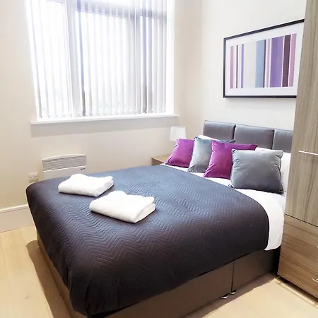 Expressbnb - Large Close To City Centre & Media City