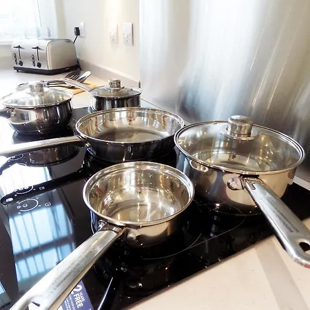 Expressbnb - Large Close To City Centre & Media City Apartment