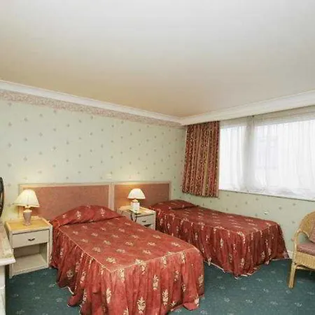 Отель The Gardens 3*