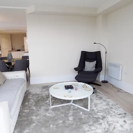Expressbnb - Large Close To City Centre & Media City Apartment