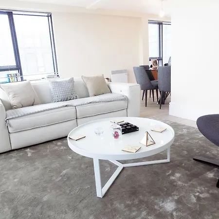 Expressbnb - Large Close To City Centre & Media City Apartment