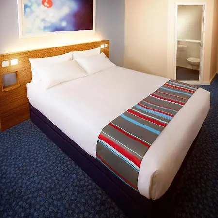 Hotel Travelodge Central 3*