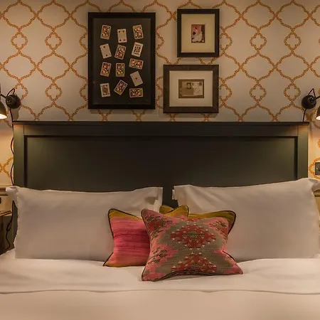 King Street Townhouse & 4*