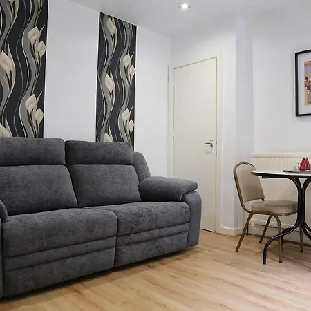La Suisse Serviced * Manchester