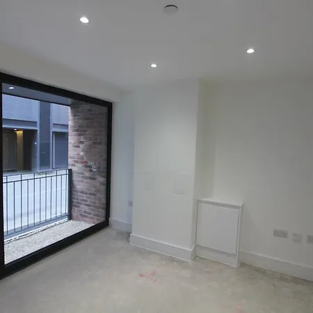 Apartment Modern 5 Bed Town House