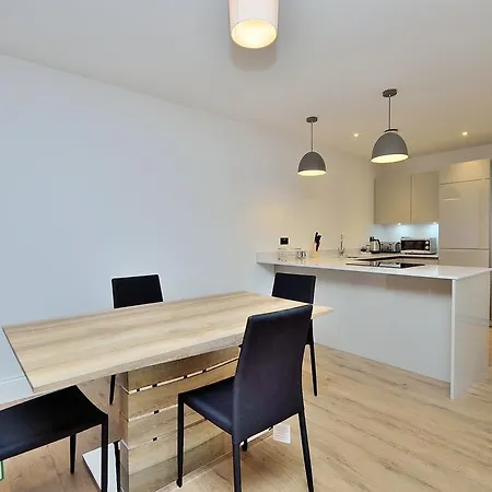 Canal Street Apartmán *