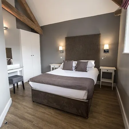 High Street Townhouse Aparthotel 4*