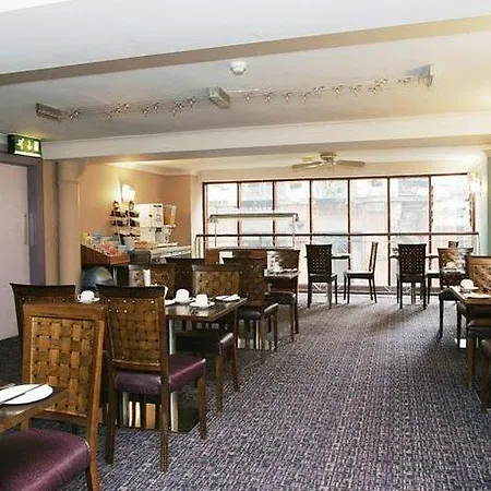 The Gardens 3*