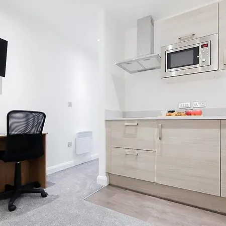Fully Serviced Studio *