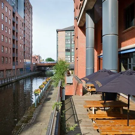 Leonardo 4* Mánchester