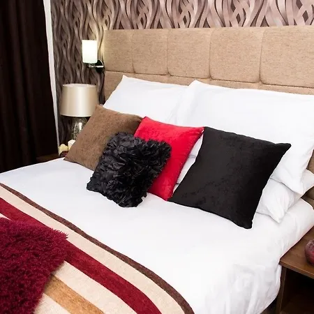 Trivelles Mayfair Стокпорт