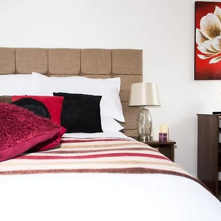 Trivelles Mayfair Стокпорт