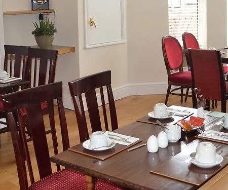 Westlynn Hotel & Apartments Free Parking Near Manchester Centre 3*
