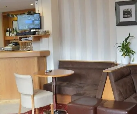 Westlynn Hotel & Apartments Free Parking Near Manchester Centre Manchester