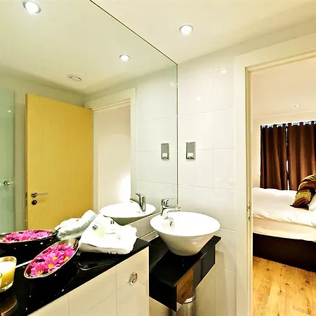 By Marriott Piccadilly مانشستر
