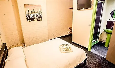 Victoria Warehouse 3*