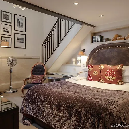 Great John Street 4*