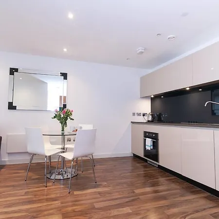 Апартаменты Modern 1 Bedroom