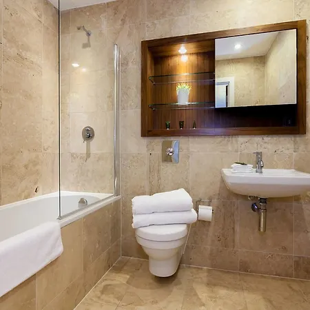 Modern 1 Bedroom *