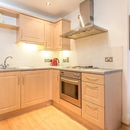 Manchester City Apartment M1 *