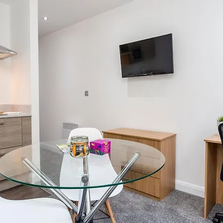 Studio Flat *