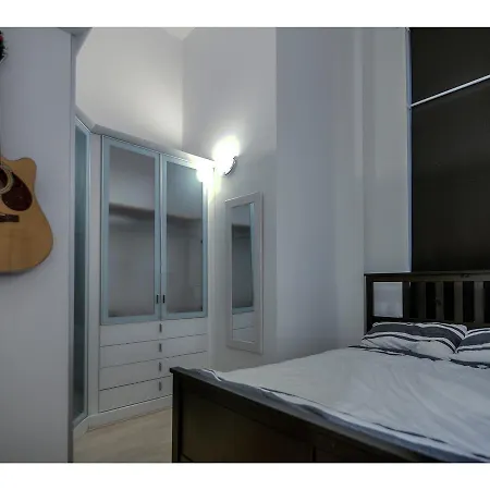 Newly Refurbished Flat In - Sleeps 4 * Manchester