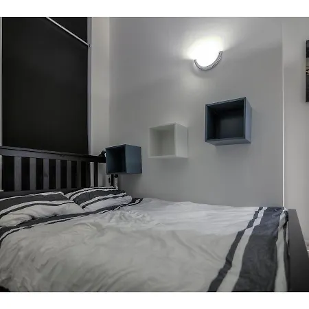 Newly Refurbished Flat In - Sleeps 4 Apartmán *