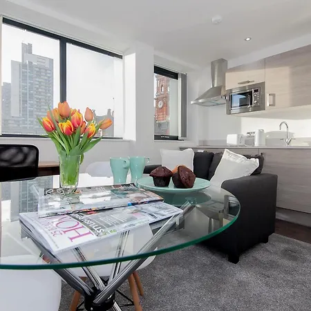 Apartment Fantastic Brand New In Centre *