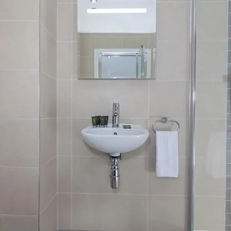 Apartment Fantastic Brand New In Centre *